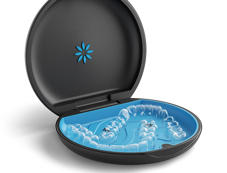 Invisaglin Zahnschiene in einem Behaelter