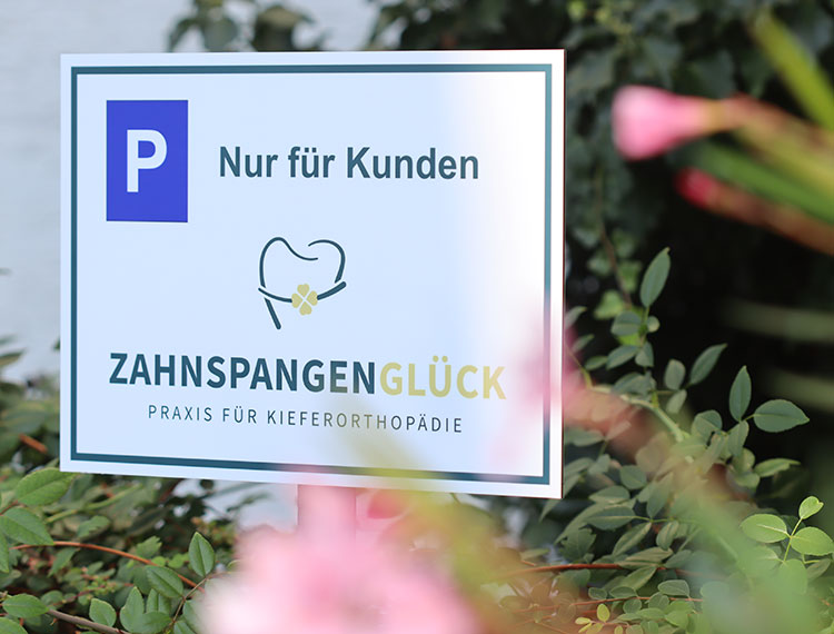 Parkpatzschild: Nur fuer Kunden